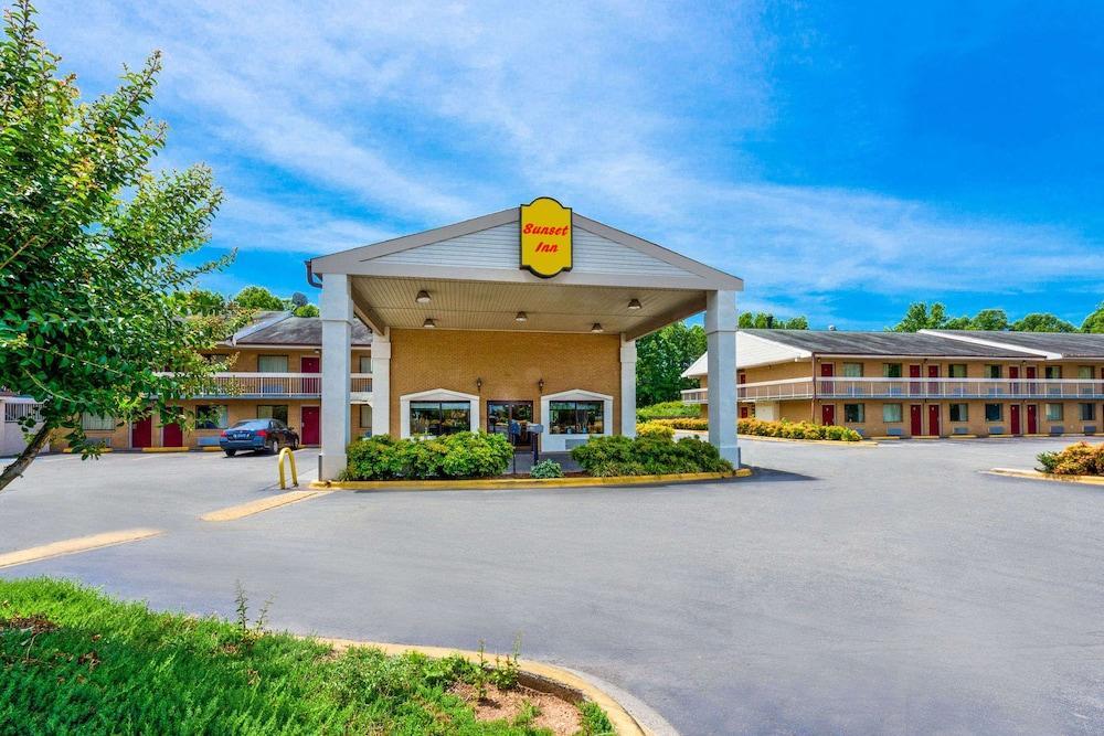 Sunset Inn Northlake ชาร์ล็อต ภายนอก รูปภาพ